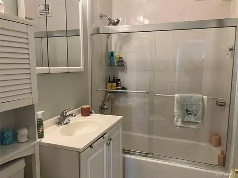 Bath - 855 E Broadway #3F, Long Beach, NY 11561 photo 2 of 2