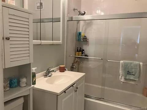 Bath - 855 E Broadway #3F, Long Beach, NY 11561 photo 1 of 2