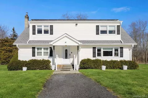 14 Harrigan Rd, East Fishkill, NY 12533