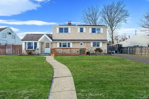 68 Coppersmith Rd, Levittown, NY 11756