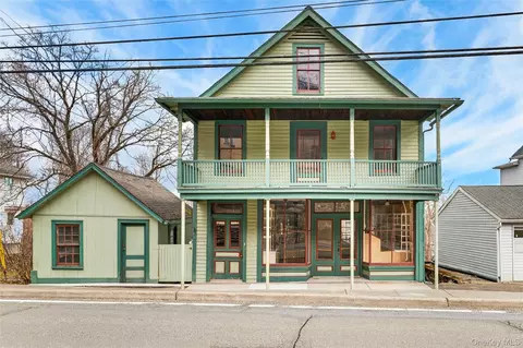 412 N Liberty Dr, Tomkins Cove, NY 10986
