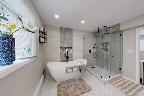 Bath - 44 Roe Ave, Cornwall On Hudson, NY 12520 photo 4 of 5