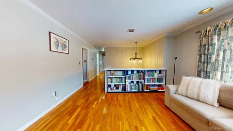 Entry Way - 44 Roe Ave, Cornwall On Hudson, NY 12520 photo 3 of 7