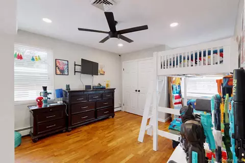 Bedroom - 44 Roe Ave, Cornwall On Hudson, NY 12520 photo 4 of 8