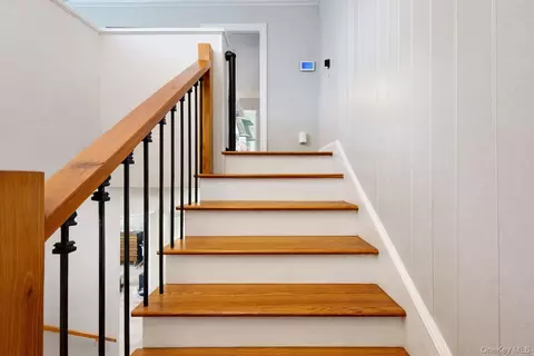 Entry Way - 44 Roe Ave, Cornwall On Hudson, NY 12520 photo 1 of 7