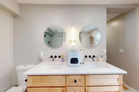 Bath - 44 Roe Ave, Cornwall On Hudson, NY 12520 photo 5 of 5