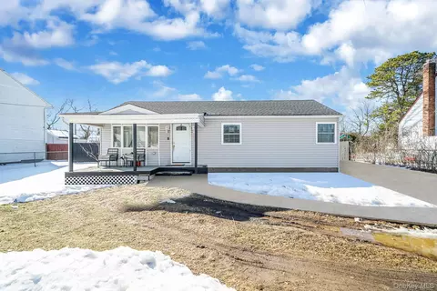 22 Eisenhower Ave, Brentwood, NY 11717