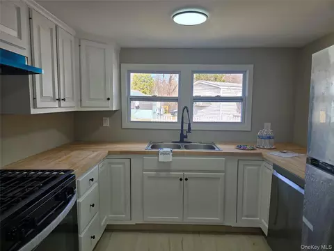 16 Jennifer Ct, Poughkeepsie, NY 12601