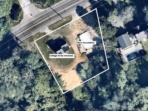 23900 Main Rd, Southold, NY 11935