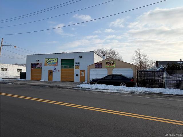 628 Shore Rd, Babylon, NY 11757