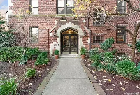 68-20 Burns St #B2, New York, NY 11375