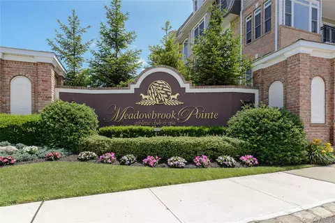 556 Pacing Way #556, North Hempstead, NY 11590