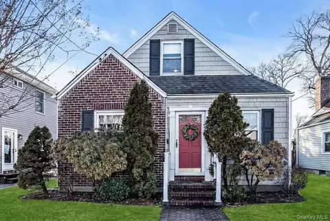 232 Ribbon St, Franklin Square, NY 11010
