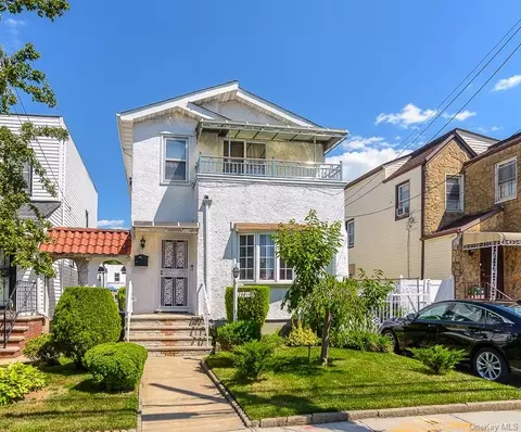 13449 230th St, New York, NY 11413