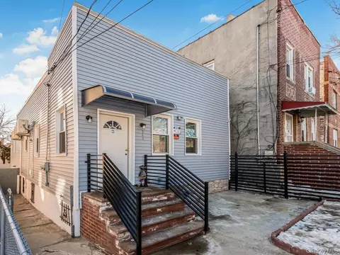 940 E 212th St, New York, NY 10469