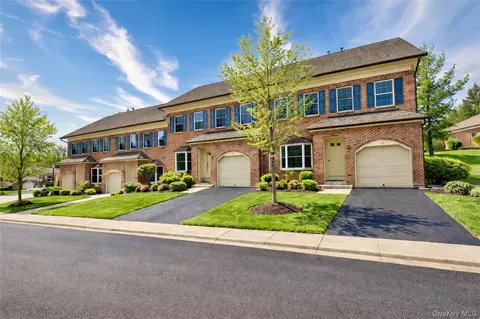 111 High Point Cir #111, Newburgh, NY 12550