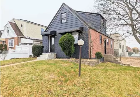 13003 Springfield Blvd, New York, NY 11413