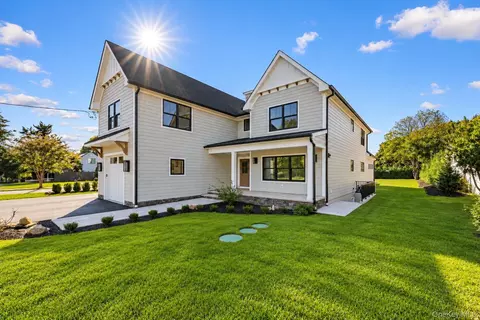 53 S Phillips Ave, Southampton, NY 11972
