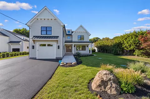 53 S Phillips Ave, Southampton, NY 11972