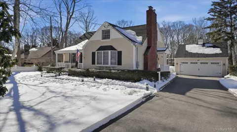 94 Fairview Ave, Bayport, NY 11705