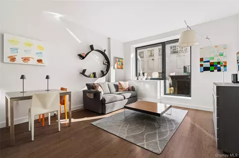 3432 35th St #2D, Astoria, NY 11106