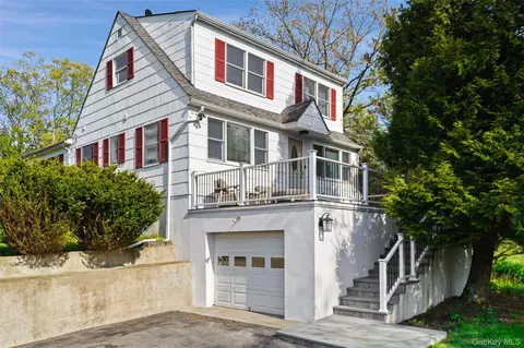 21 Varna Ln, Mahopac, NY 10541