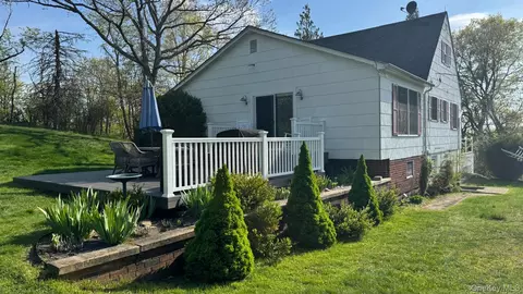 21 Varna Ln, Mahopac, NY 10541