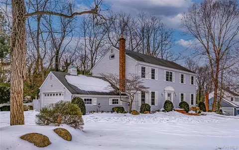 2 Sea View Ln, Mount Sinai, NY 11766
