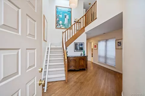 194 Alta Terrace Ter, Jericho, NY 11753