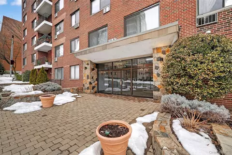 25 Lake St #3D, White Plains, NY 10603