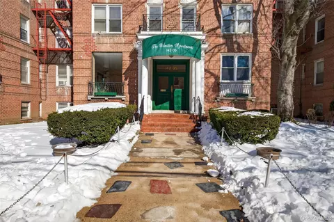 14235 84th Dr #2K, New York, NY 11435
