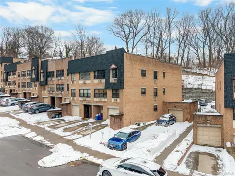 240-22 70th Ave, Douglaston, NY 11362