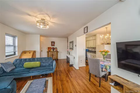 216 Fulton St #1B, Farmingdale, NY 11735