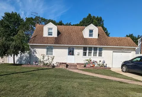 2272 Oxford St, East Meadow, NY 11554