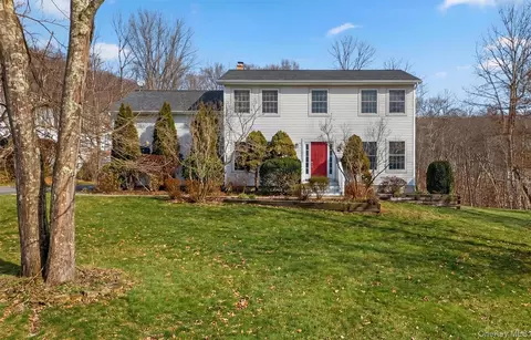 8 Cardinal Ct, Tuxedo, NY 10987