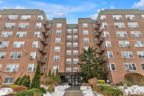 18-70 211th St #6J, New York, NY 11360