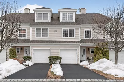 11 Underhill Dr, Pomona, NY 10970
