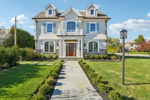 133 Newmarket Rd, Garden City, NY 11530