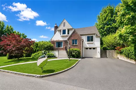 10 Cherry Ave, New Rochelle, NY 10801