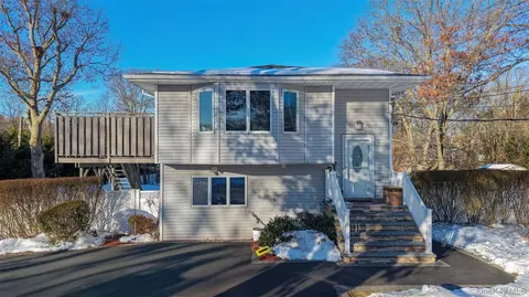 116 Holbrook Rd # B, Holbrook, NY 11741