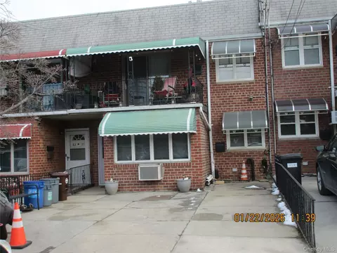 62-37 69th Pl, New York, NY 11379