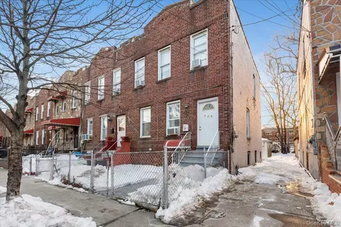 729 Taylor Ave, New York, NY 10473