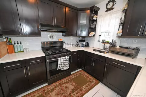 13337 118th St, New York, NY 11420