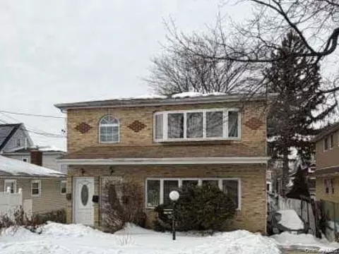 14590 222nd St, New York, NY 11413