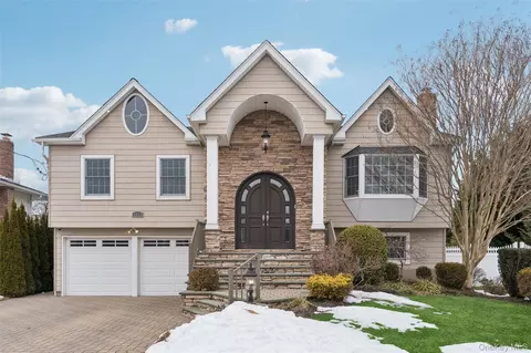 1827 Glenn Ln, Merrick, NY 11566