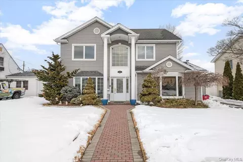 2489 2nd St, East Meadow, NY 11554