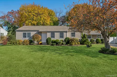 17 Ellington Dr, East Northport, NY 11731