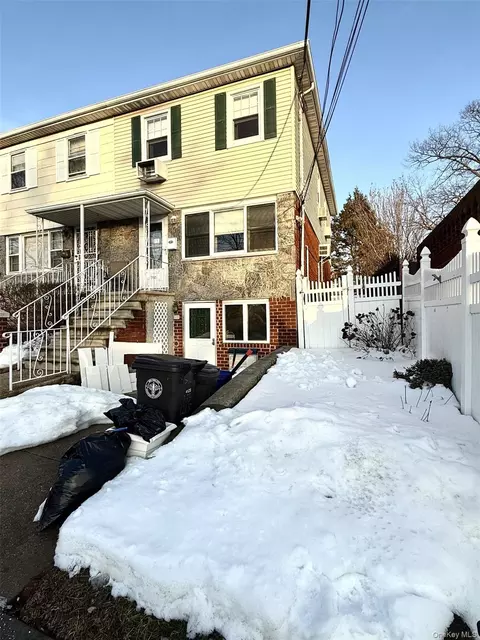 733 126th St, College Point, NY 11356