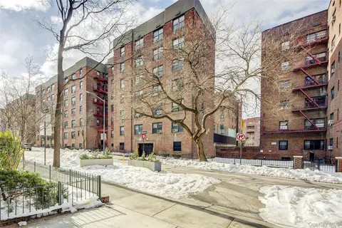 34-20 78th St #3F, Jackson Heights, NY 11372