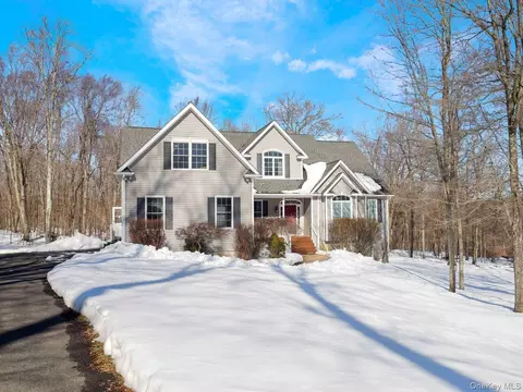 36 Horseshoe Path, Pawling, NY 12564